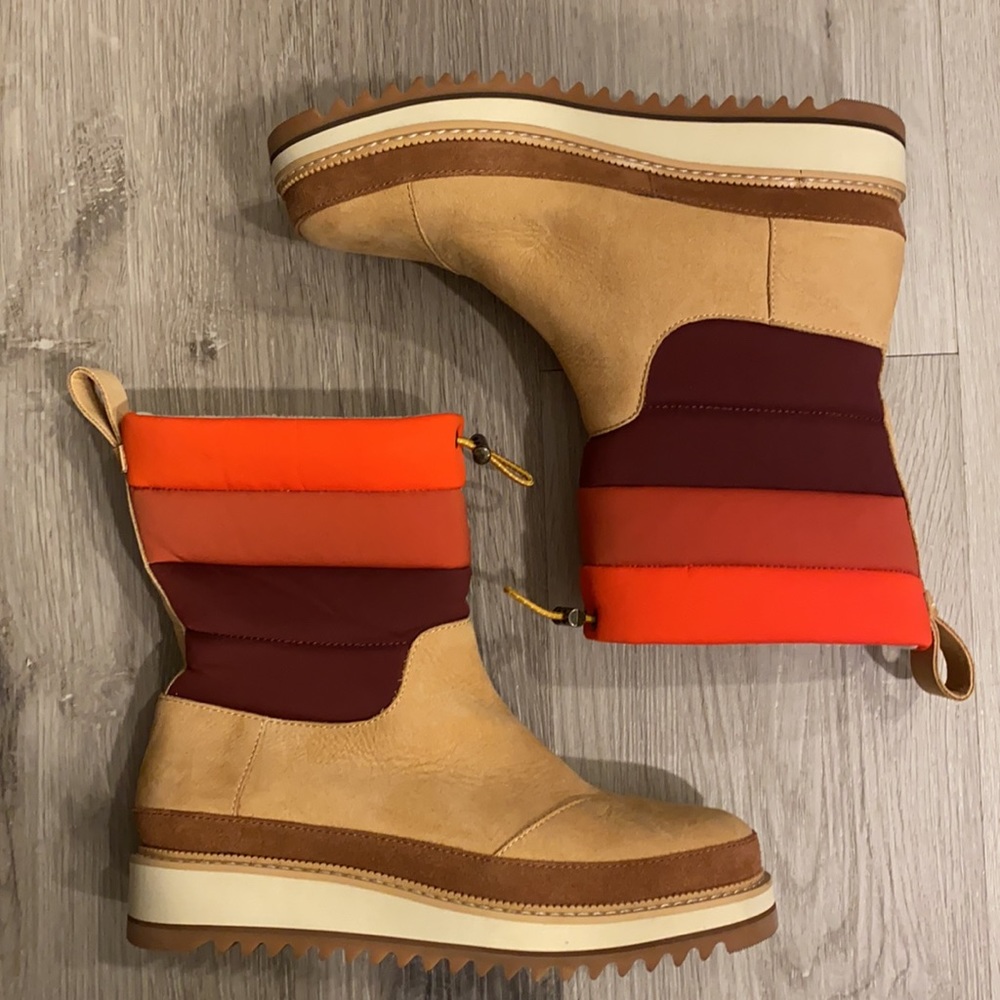 TOMS boots size 6
